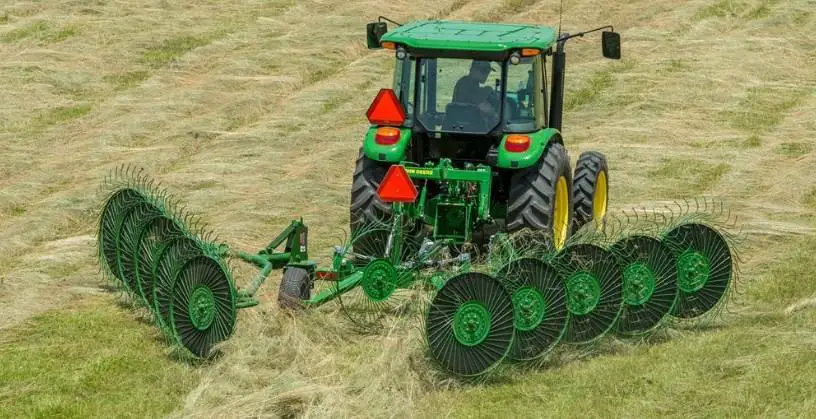 Wheel hay rakes