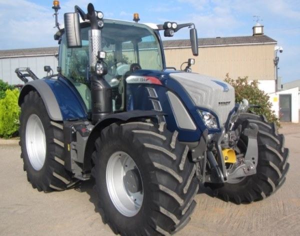 Fendt blue tractor