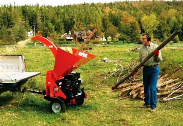 Top 7 Best Wood Chipper For Small Farm Reviews (2022 Updated) - Sand