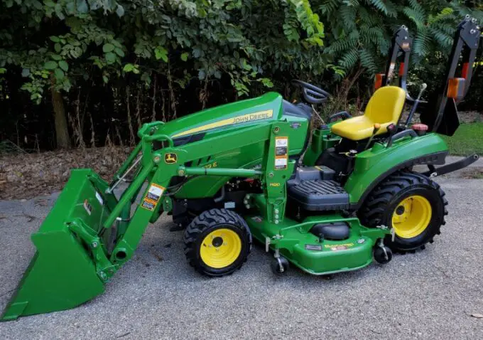 John Deere 1023e Tractors