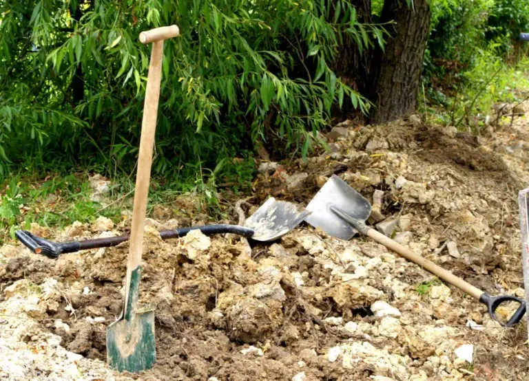Best Shovels For Digging In Clay Soil Reviews