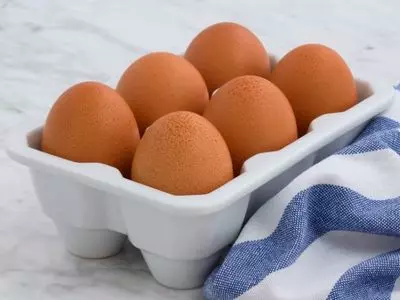 6 eggs in a carton